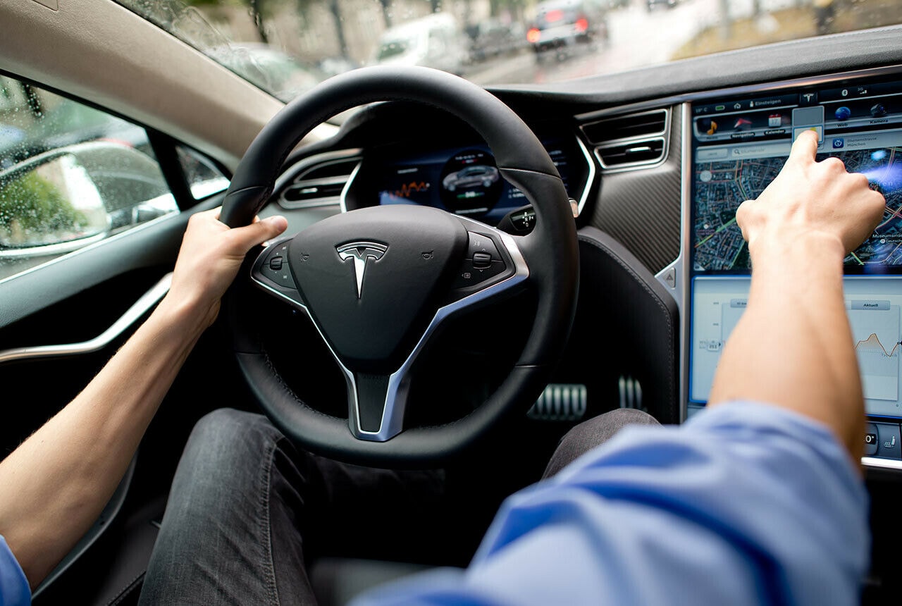 Tesla verteilt Autopilot für einen Monat zur Probe