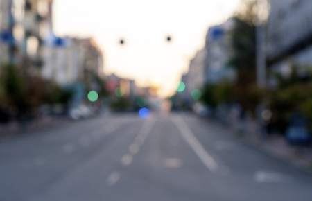 Verschwommene Sicht beim Autofahren bei verschlechterter Sehkraft